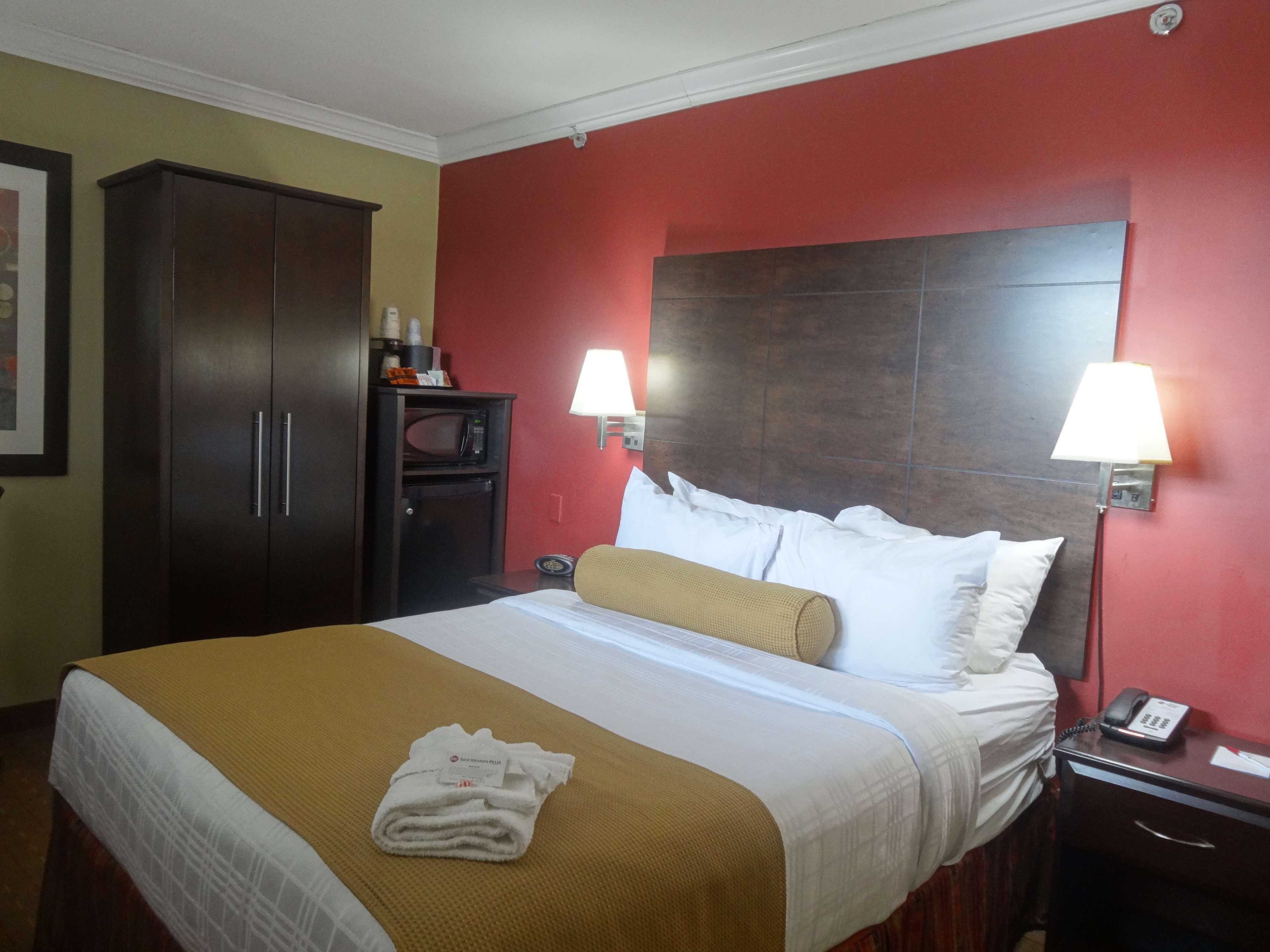 Best Western Plus Боуменвілль Екстер'єр фото