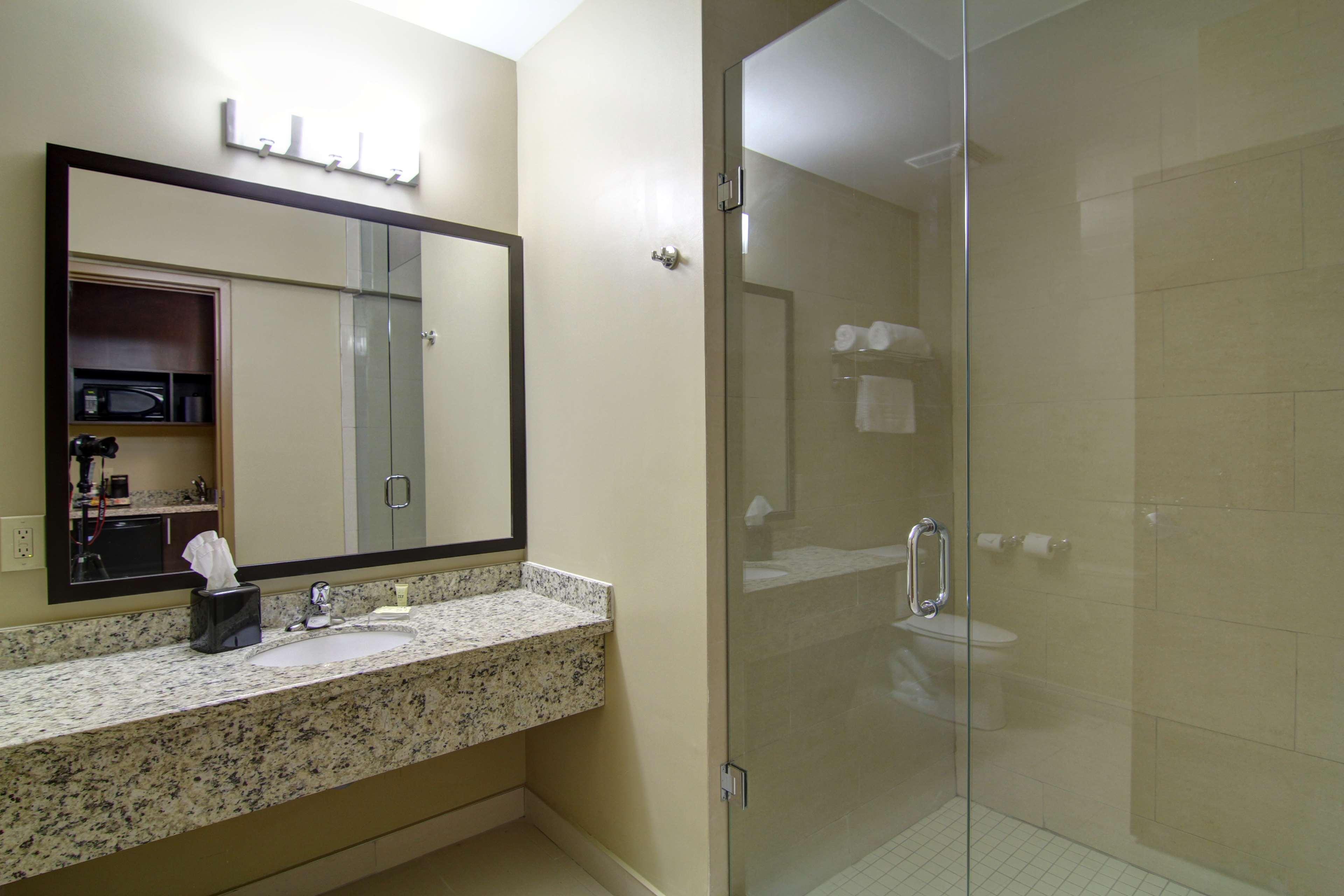 Best Western Plus Боуменвілль Екстер'єр фото