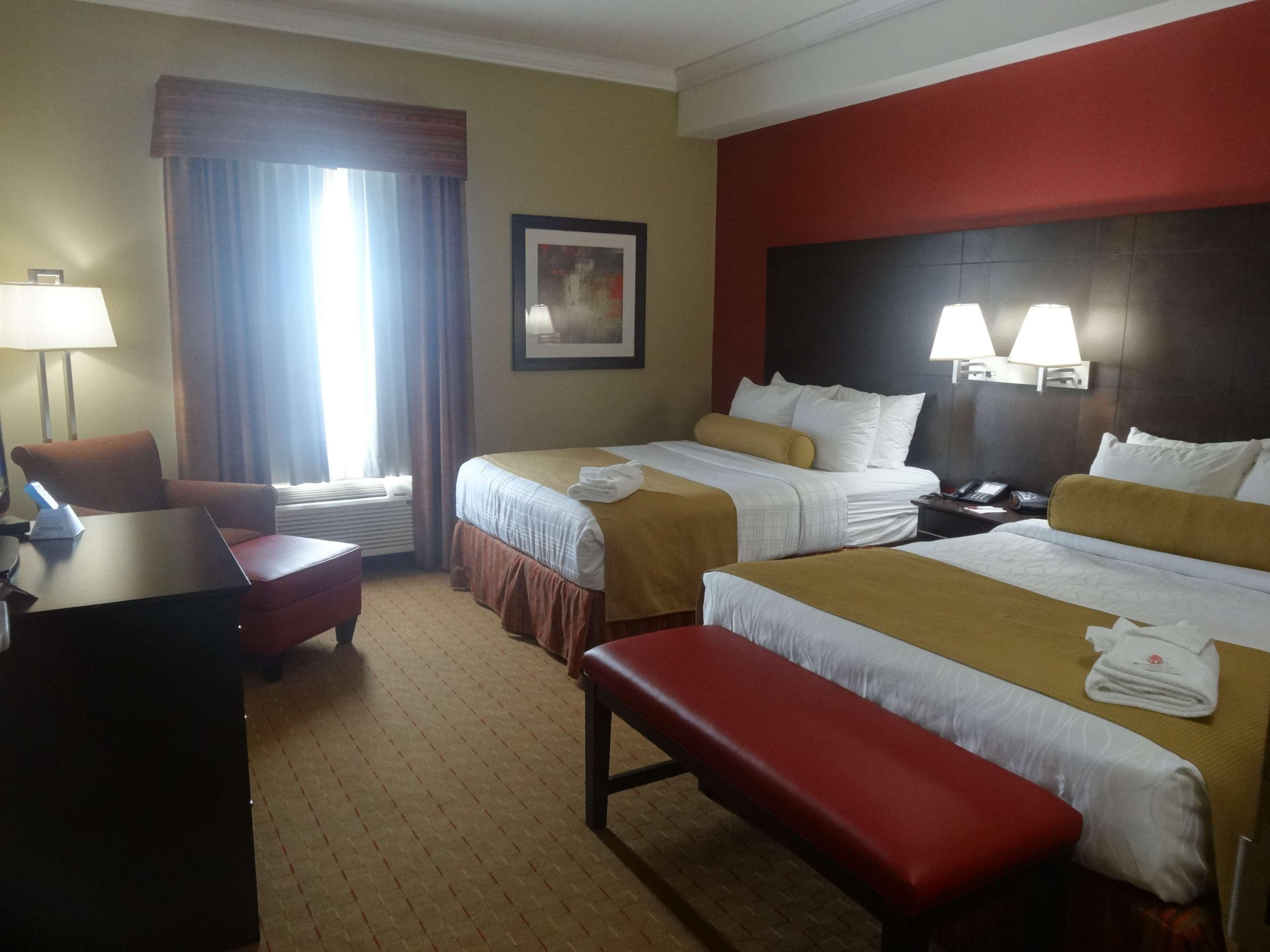 Best Western Plus Боуменвілль Екстер'єр фото