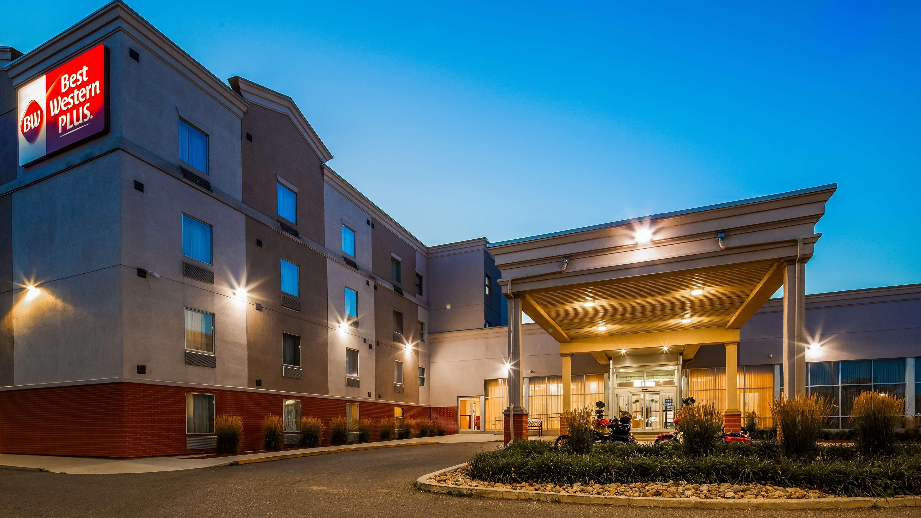 Best Western Plus Боуменвілль Екстер'єр фото